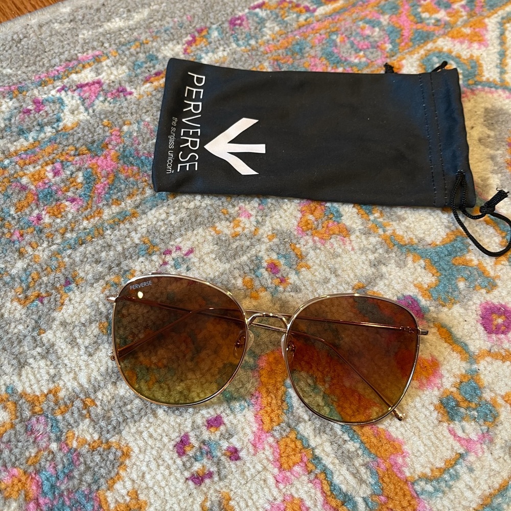 Gold frame w orange/brown tinted oversized lens